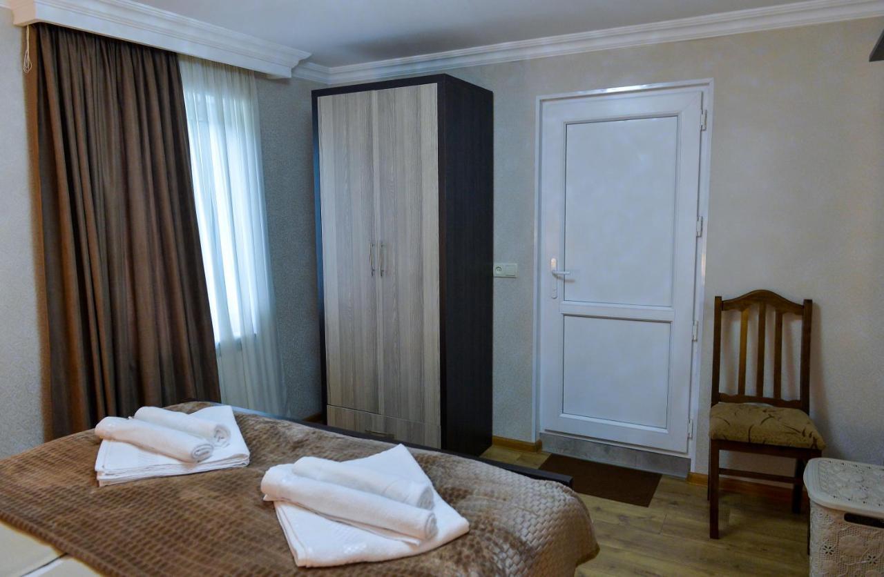 Cozy House Hotel Kutaisi Exterior photo